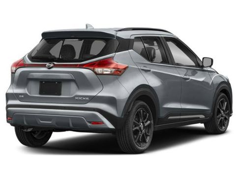 Used 2022 Nissan Kicks SR w/ Interior Electronics Package FWD image 2