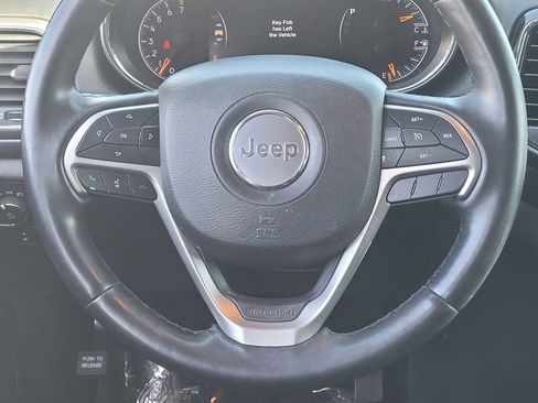 Used 2022 Jeep Grand Cherokee Laredo X image 13