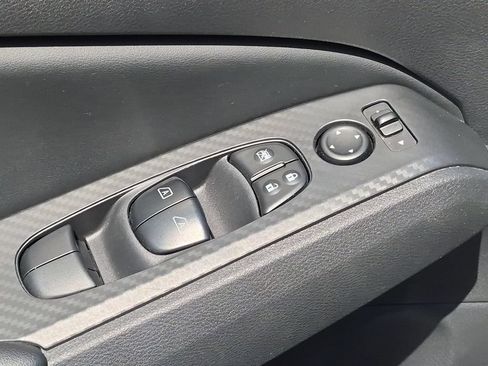 Used 2025 Nissan Altima 2.5 SV FWD image 13