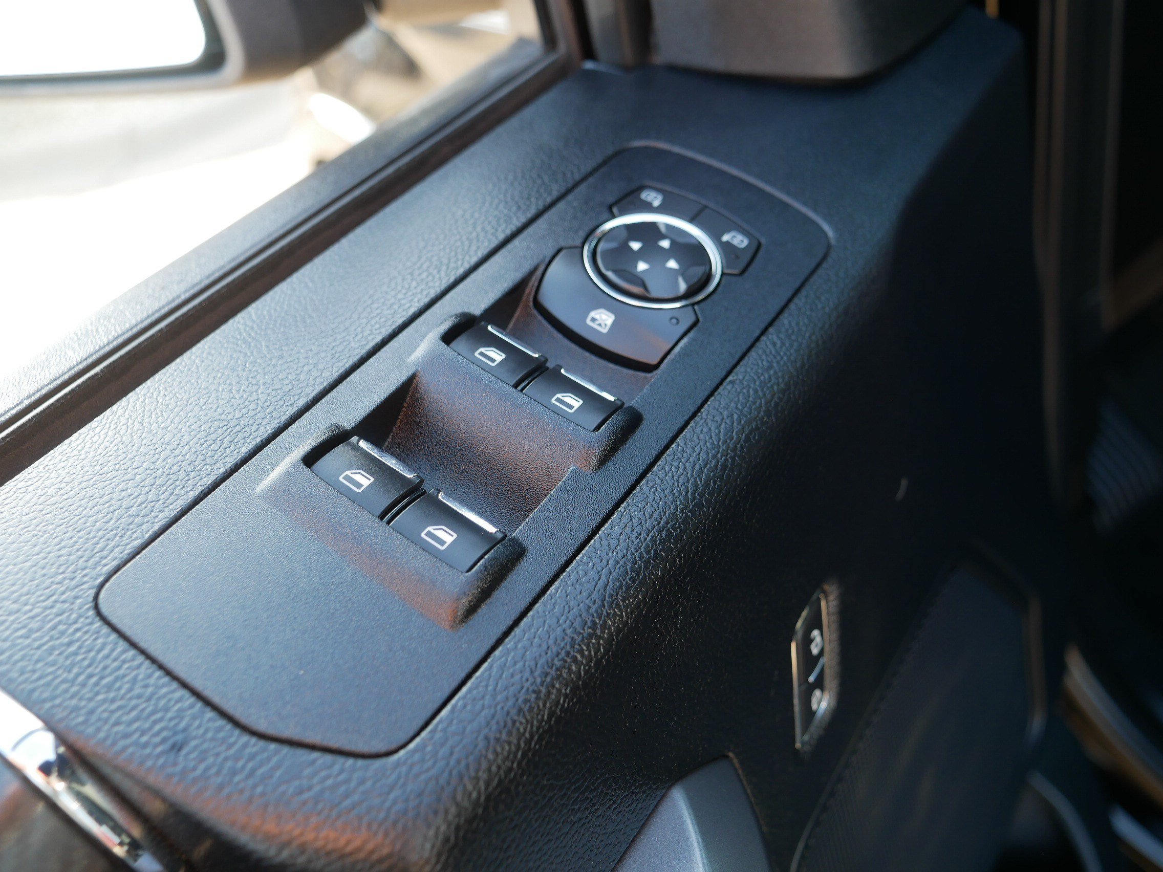Used 2019 Ford F150 XLT w/ Equipment Group 302A Luxury AWD/4WD image 19