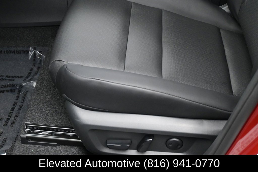 Used 2026 Nissan Rogue Dark Armor AWD/4WD image 16
