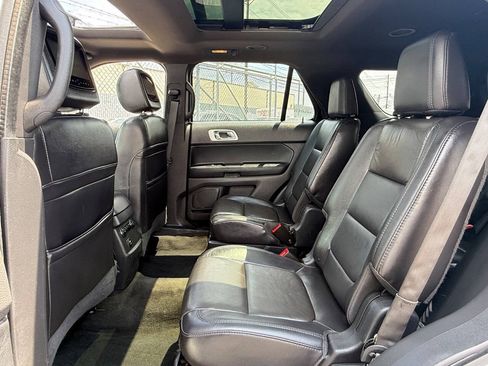 Used 2014 Ford Explorer XLT w/ Equipment Group 202A AWD/4WD image 13