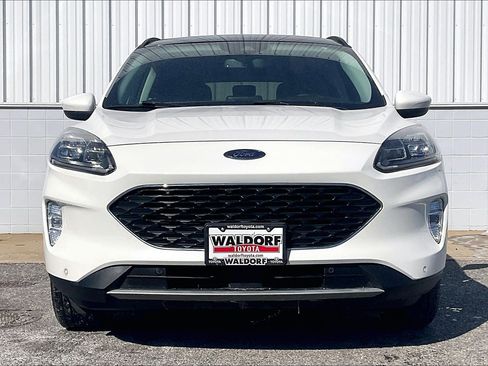 Used 2022 Ford Escape Titanium w/ Class II Trailer Tow Package image 3