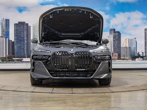 Used 2026 BMW 750e xDrive w/ Executive Package image 4