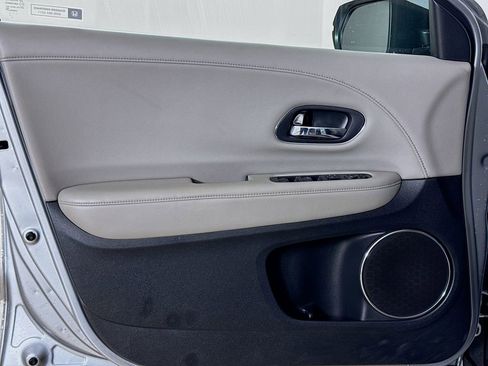 Used 2017 Honda HR-V EX-L image 11