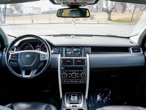 Used 2016 Land Rover Discovery Sport HSE image 11