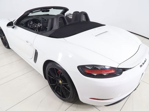 Used 2017 Porsche 718 Boxster S RWD image 32