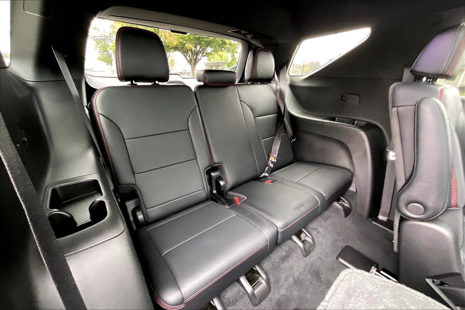 Used 2025 Chevrolet Traverse RS AWD/4WD image 33