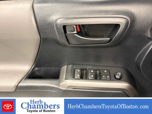 Used 2019 Toyota Tacoma SR5 AWD/4WD image 15