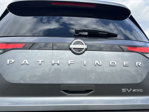 Used 2023 Nissan Pathfinder SV image 13