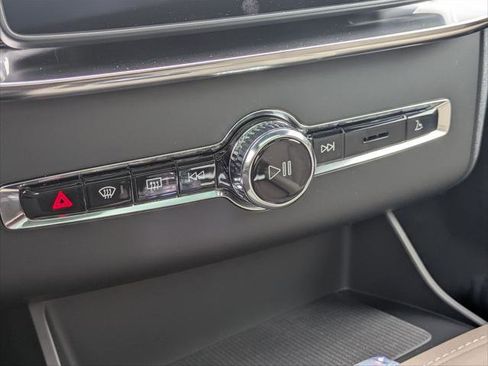 New 2026 Volvo XC90 B6 Plus w/ Protection Package Premier image 8