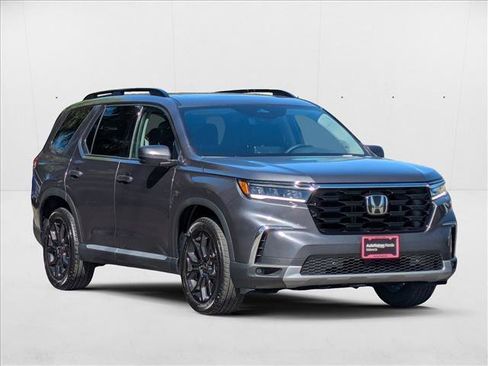 New 2025 Honda Pilot Touring image 7
