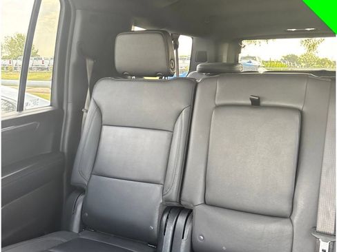 Used 2025 Chevrolet Suburban LT RWD image 16
