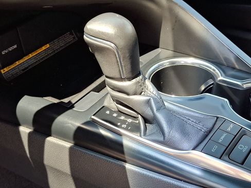 Certified 2018 Toyota Camry XLE w/ Audio Package FWD image 19