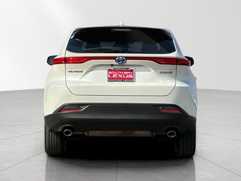 Used 2022 Toyota Venza LE image 5