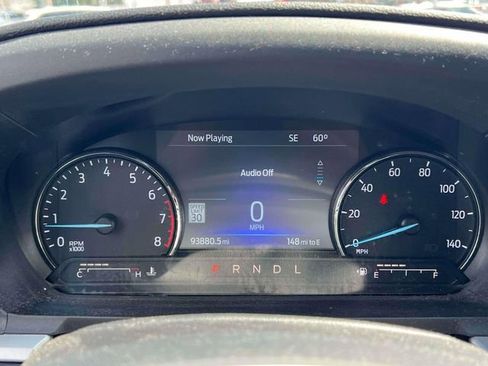 Used 2022 Ford Explorer XLT w/ Equipment Group 202A AWD/4WD image 31