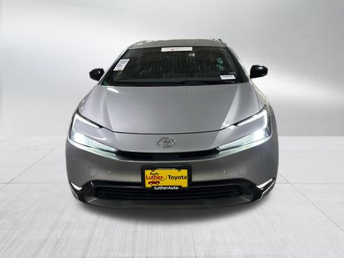 Used 2025 Toyota Prius XLE FWD image 2