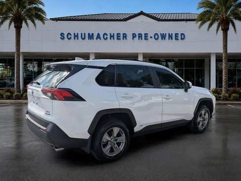 Used 2024 Toyota RAV4 XLE AWD/4WD image 7