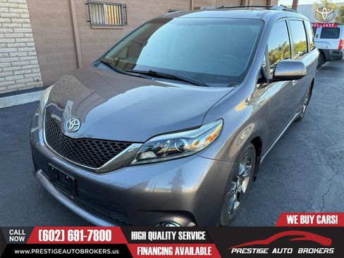 Used 2016 Toyota Sienna SE w/ Outdoor Package image 3
