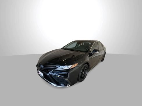 Used 2023 Toyota Camry XSE w/ Navigation Package image 4