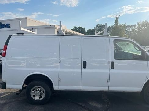 Used 2022 Chevrolet Express 2500 w/ Driver Convenience Package RWD image 3