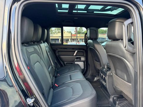 Used 2023 Land Rover Defender 130 X-Dynamic SE AWD/4WD image 28