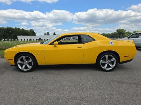 Used 2018 Dodge Challenger R/T w/ Driver Convenience Group RWD image 3