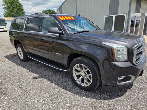 Used 2016 GMC Yukon XL SLT w/ Open Road Package AWD/4WD image 15