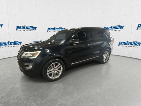 Used 2017 Ford Explorer XLT w/ Equipment Group 202A FWD image 6