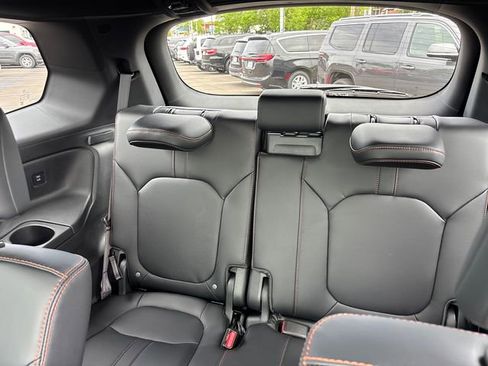 Used 2025 Honda Pilot TrailSport image 29