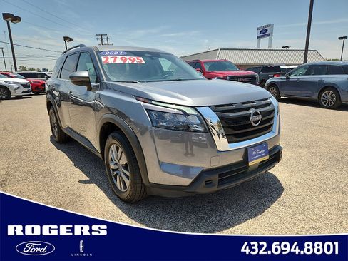 Used 2024 Nissan Pathfinder SV FWD image 1