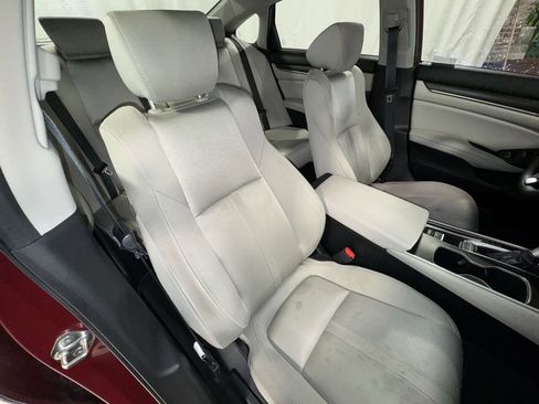 Used 2019 Honda Accord EX image 32
