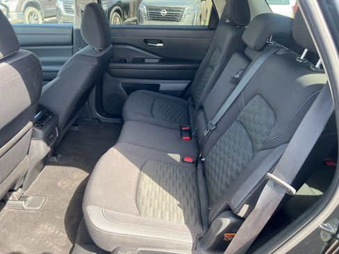 Used 2022 Nissan Pathfinder S image 10