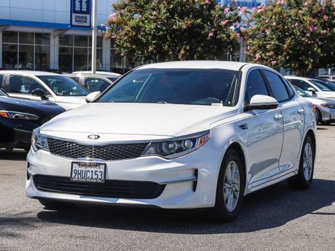 Used 2018 Kia Optima LX FWD image 3