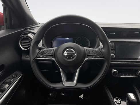 Used 2019 Nissan Kicks SV w/ Exterior Package image 12