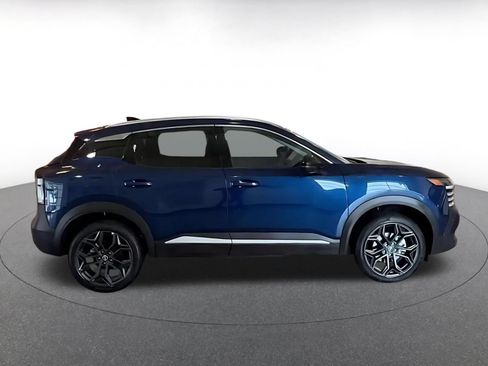 Used 2026 Nissan Kicks SR FWD image 14