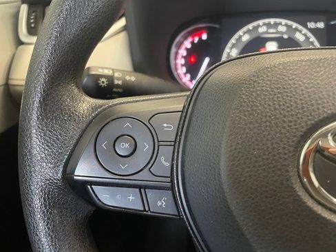 Used 2025 Toyota RAV4 XLE AWD/4WD image 12