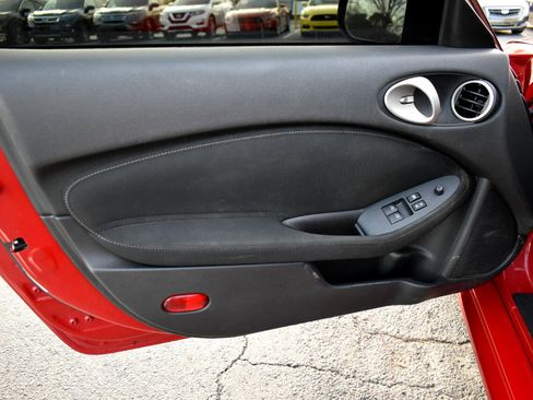 Used 2015 Nissan 370Z Coupe image 31