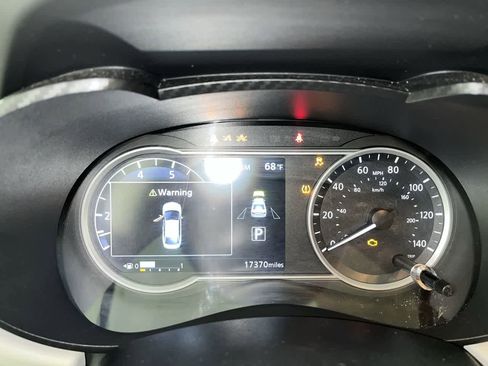 Used 2022 Nissan Versa SV FWD image 17