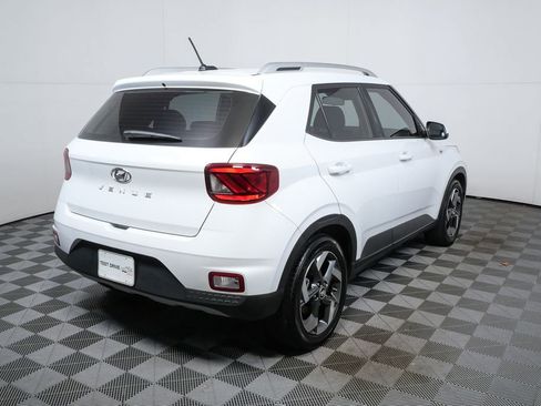 Used 2023 Hyundai Venue SEL image 6