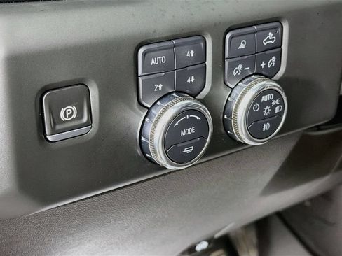 Used 2024 GMC Sierra 1500 AT4 w/ Technology Package AWD/4WD image 10