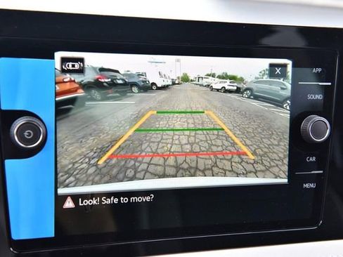 New 2026 Volkswagen Taos SE image 12