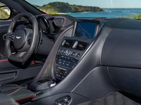 Used 2023 Aston Martin DBS Volante image 16