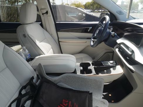 Used 2026 Buick Enclave Avenir w/ Super Cruise Package FWD image 13