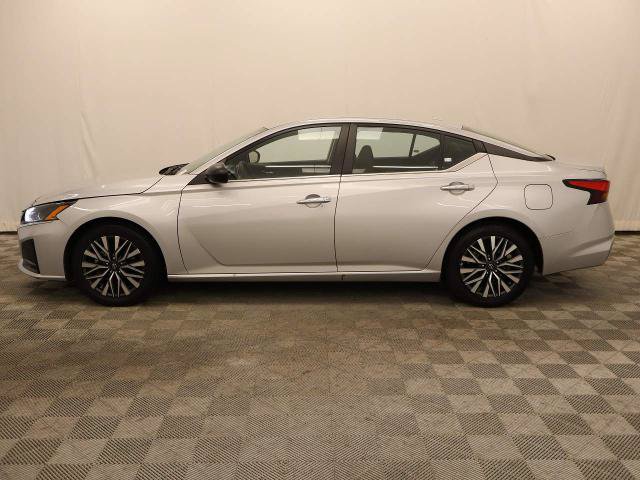 Used 2025 Nissan Altima 2.5 SV FWD image 24