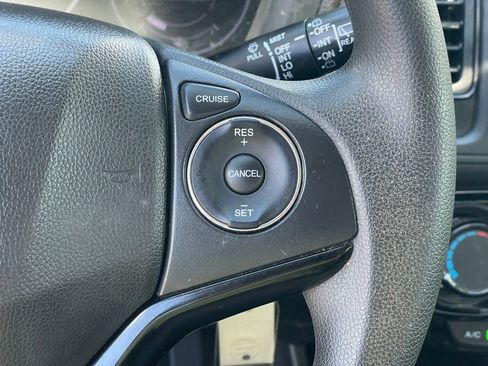 Used 2021 Honda HR-V LX image 16