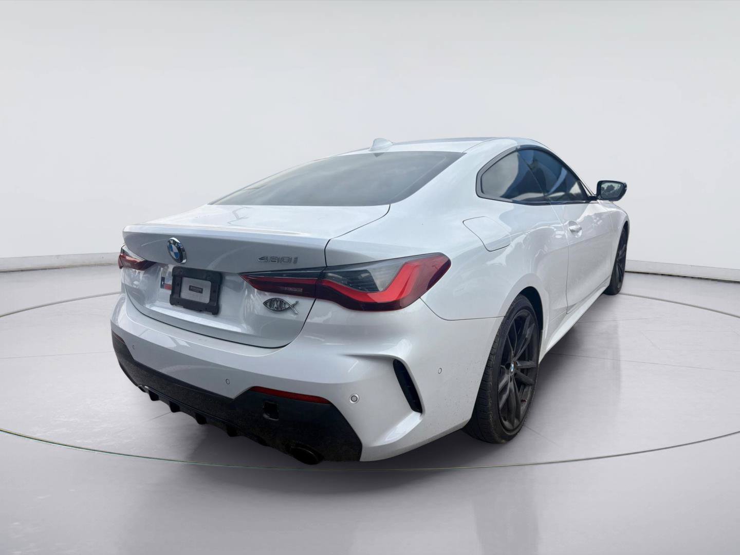 Used 2021 BMW 430i Coupe w/ M Sport Package RWD image 3