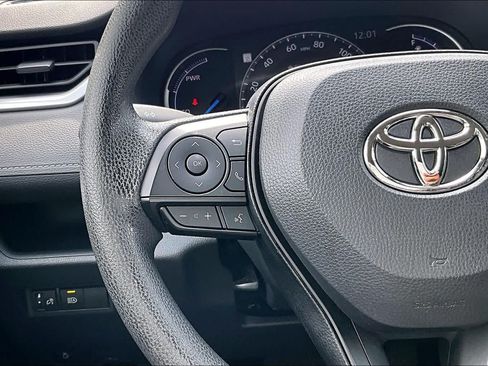 Used 2025 Toyota RAV4 XLE AWD/4WD image 23