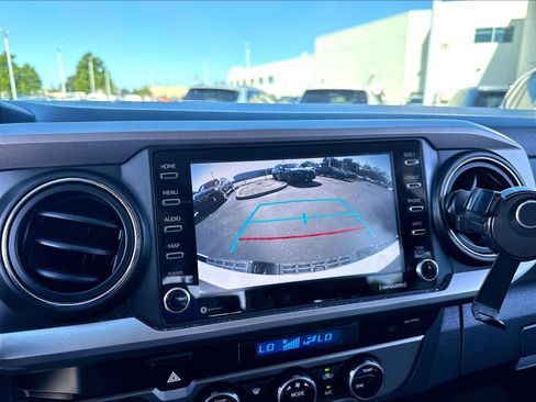 Used 2021 Toyota Tacoma SR5 w/ Technology Package AWD/4WD image 17