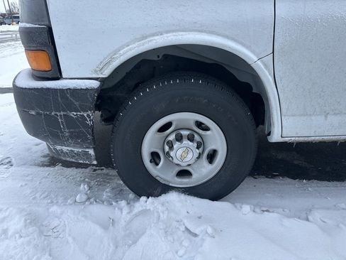 Used 2025 Chevrolet Express 2500 Work Van w/ Communications Package image 15